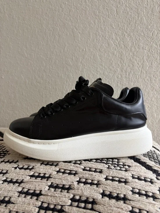 Alexander McQueen Black Leather Sneakers with White Platform Sole - Picture 3 of 9